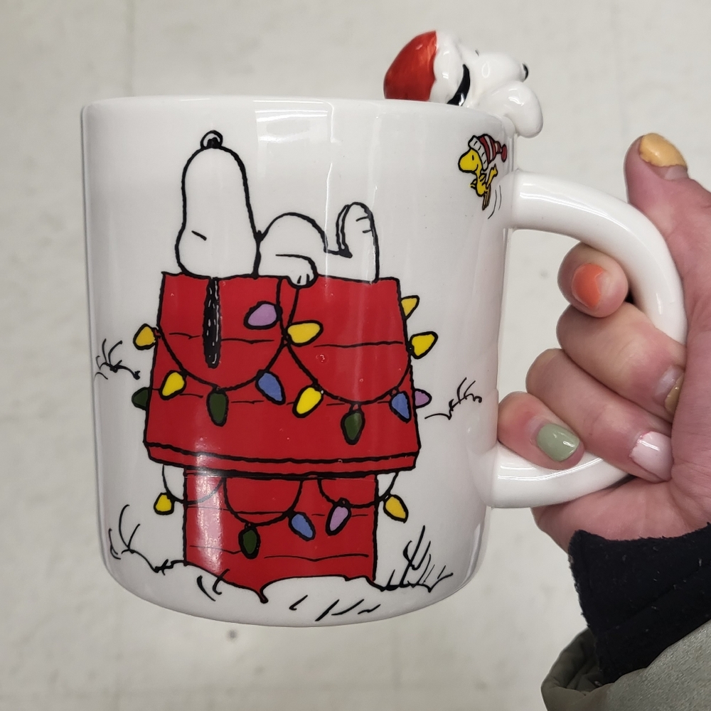 Snoopy mug with snoopy sticking out